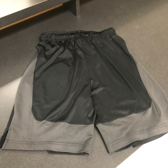 Nike Men’s Small Dri-Fit black shorts black gray athletic basketball - Picture 4 of 6